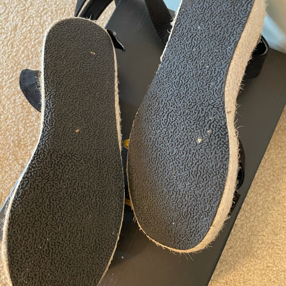 Lulu’s platforms - Picture 4 of 5
